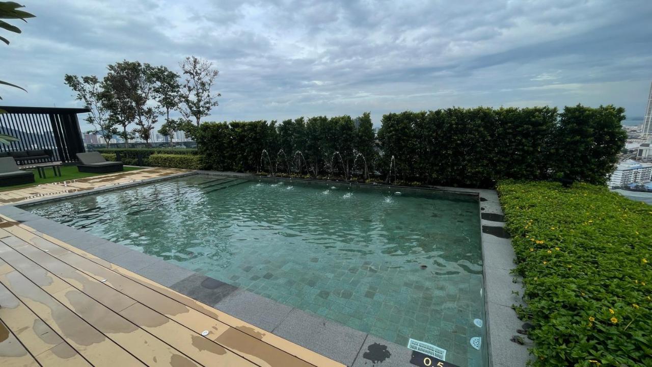 Beacon Executive Suite - City View - By Iz George Town Exteriör bild