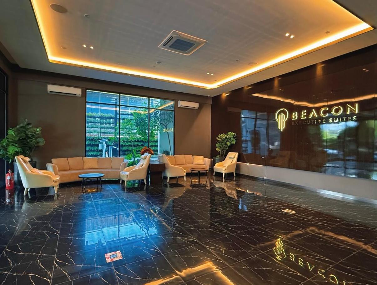Beacon Executive Suite - City View - By Iz George Town Exteriör bild