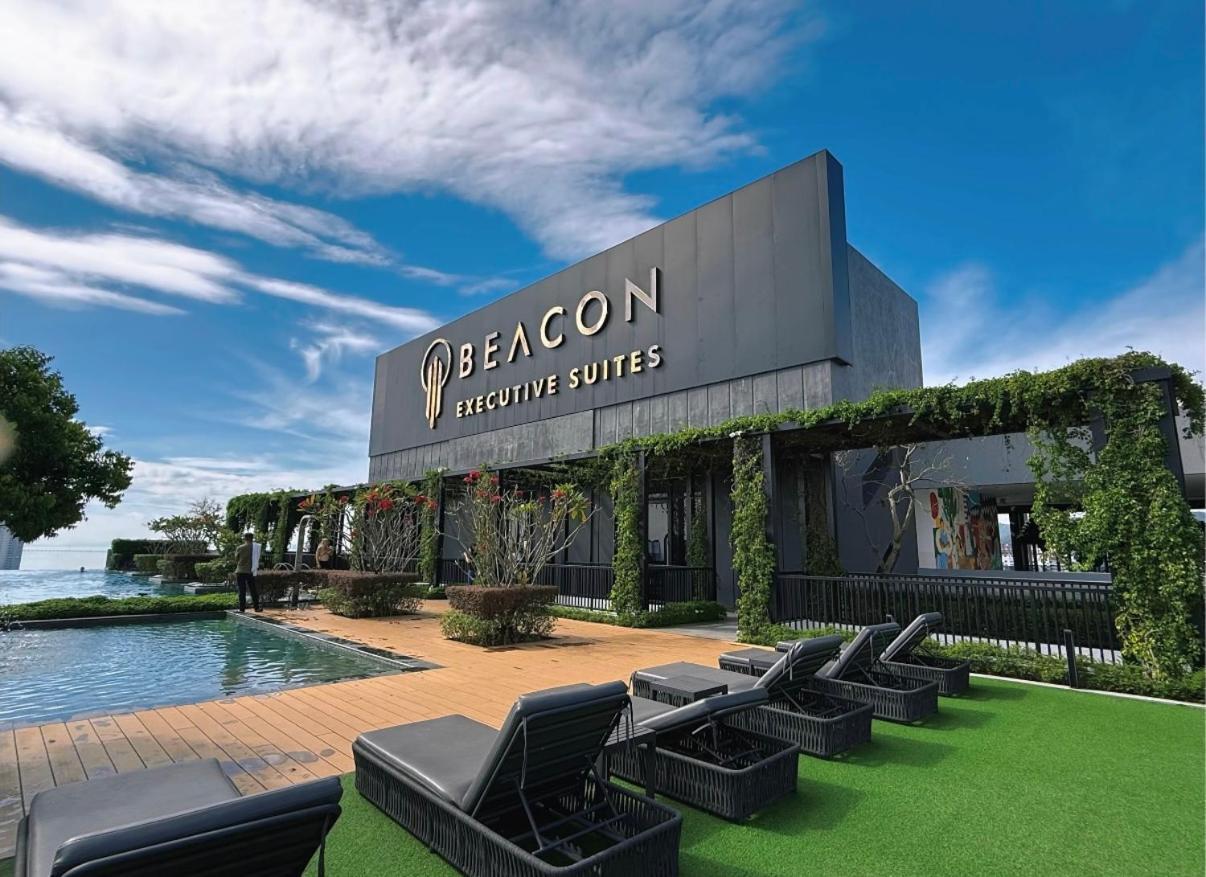 Beacon Executive Suite - City View - By Iz George Town Exteriör bild
