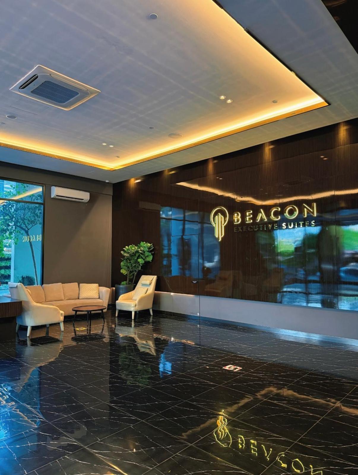 Beacon Executive Suite - City View - By Iz George Town Exteriör bild